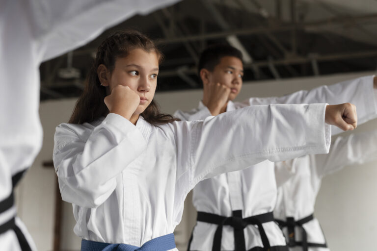 TAEKWONDO, KARATE